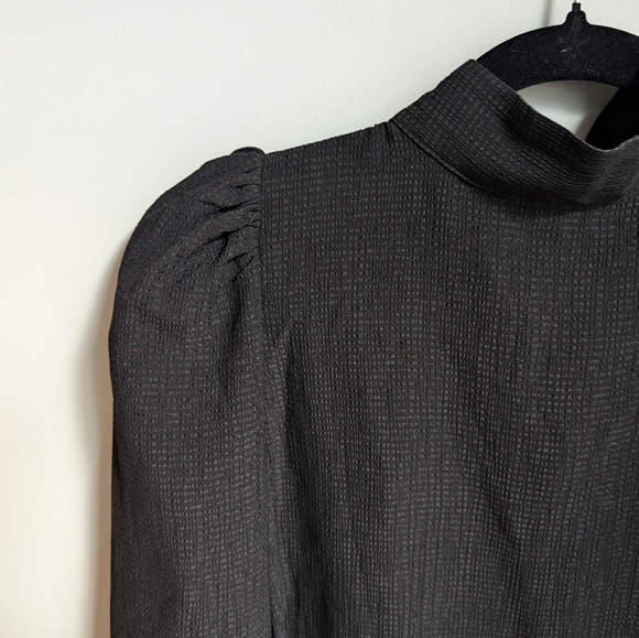 H&M black detail small blouse - Picture 4 of 4